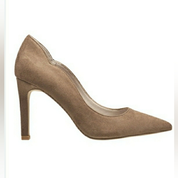 NIB French Connection Pumps 6.5 with Scallop edge - Picture 1 of 11